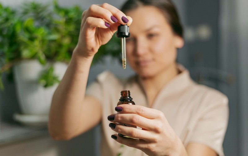 Pot uleiurile esențiale antiinflamatoare să amelioreze durerea? Care sunt cele mai bune?