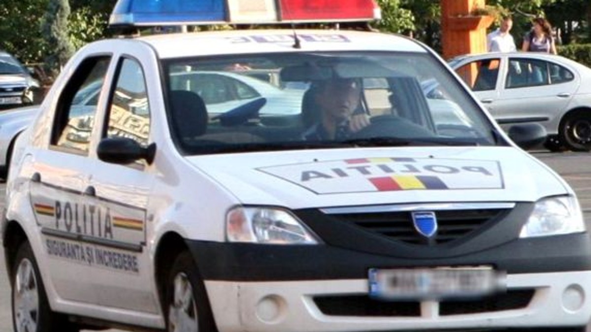 Mașină de poliție, implicată într-un accident în Ploiești. Un bebeluș de nouă luni a ajuns la spital
