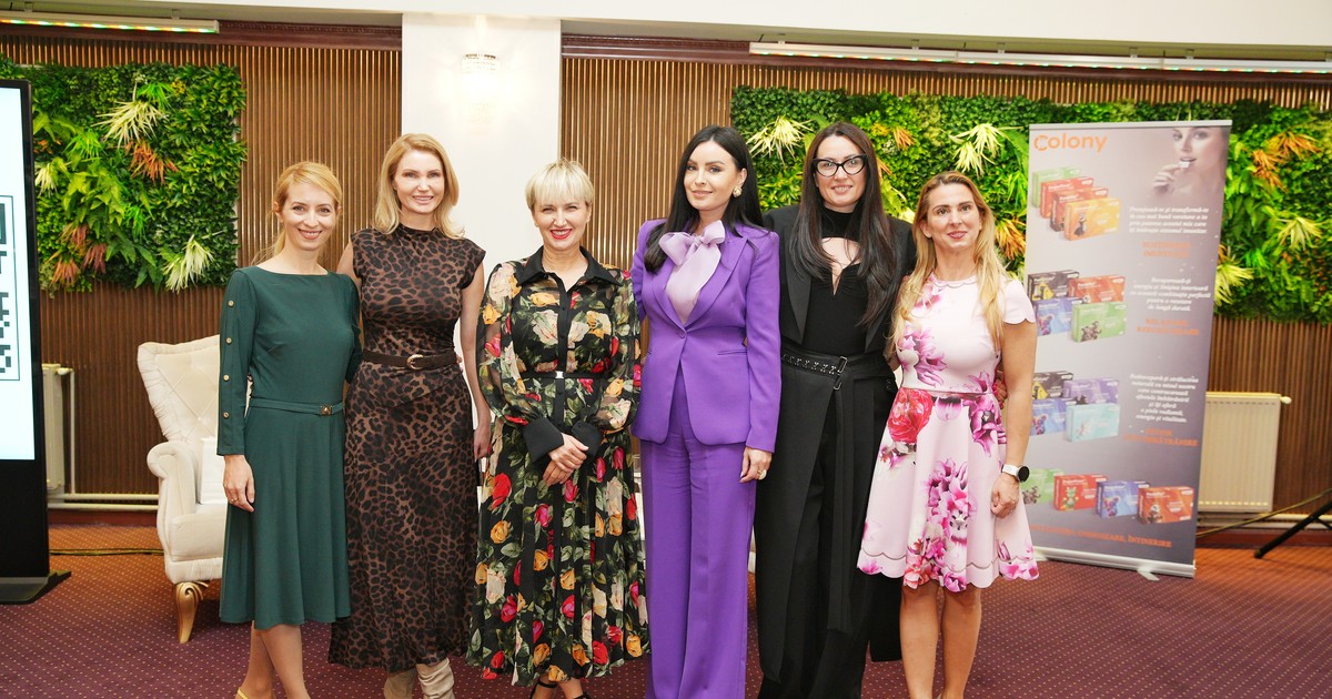 Un grup de femei participante la evenimentul Eveniment, Frumusețe fără filtru, campania care le învață pe românce să-și respecte înfățișarea