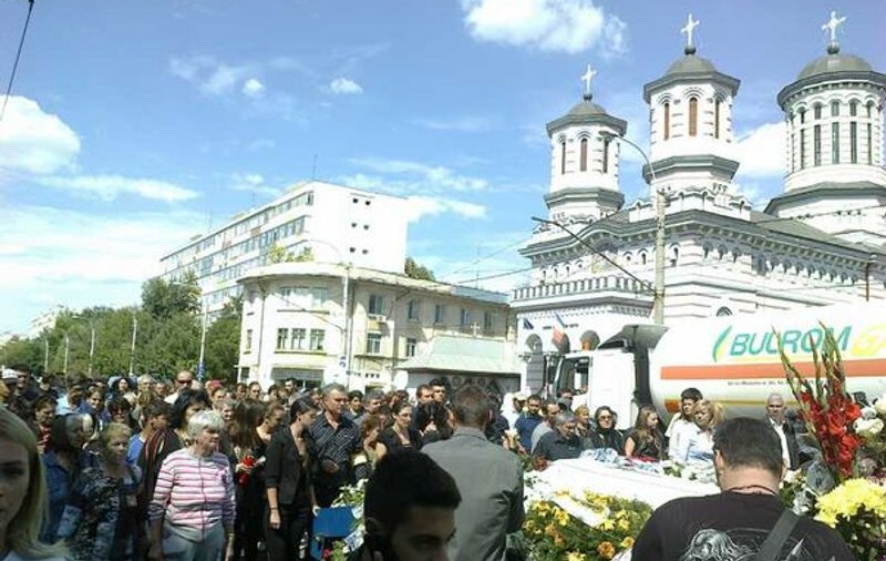 Ionuţ, băieţelul de 4 ani, care a fost ucis de câini, ESTE CONDUS PE ULTIMUL DRUM