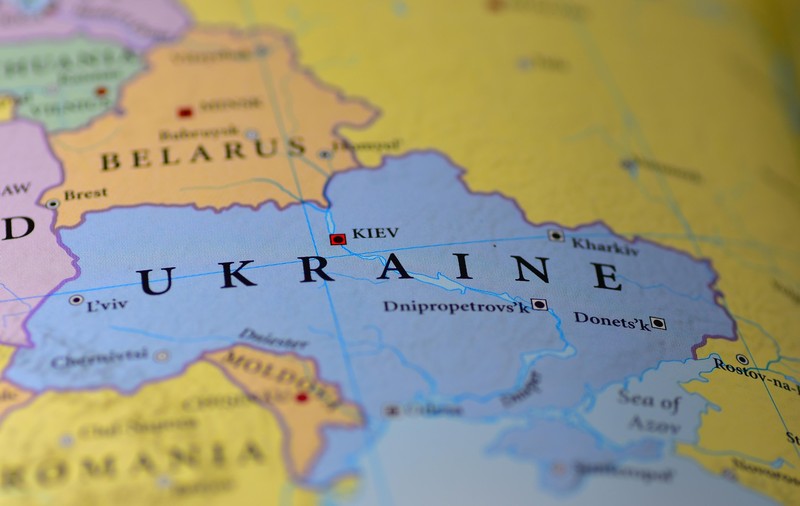 Care sunt mineralele rare din Ucraina la care tânjește atât de mult Trump, încât e gata să se alieze cu Putin ca să pună mâna pe ele