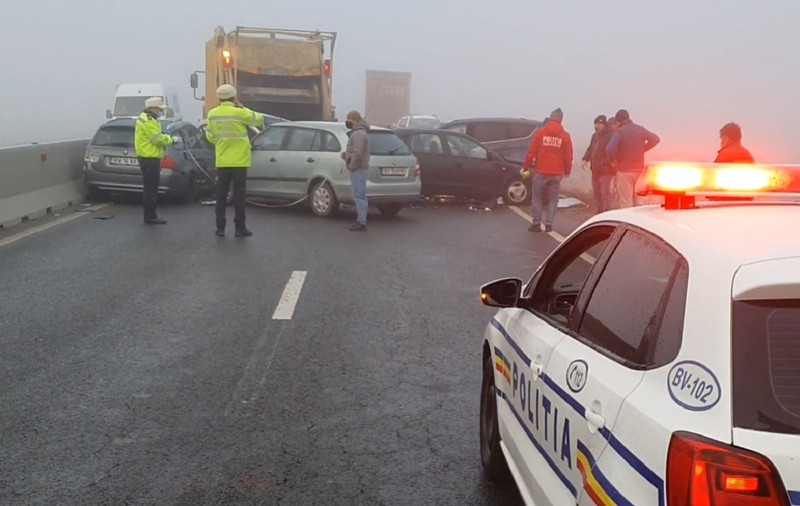 Accident cu 23 de mașini implicate pe centura Brașovului. Trei persoane au fost rănite