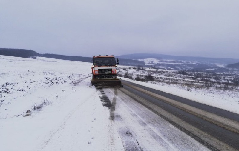 Probleme noi cu deszăpezirea. În Botoșani nu sunt şoferi care să conducă utilajele