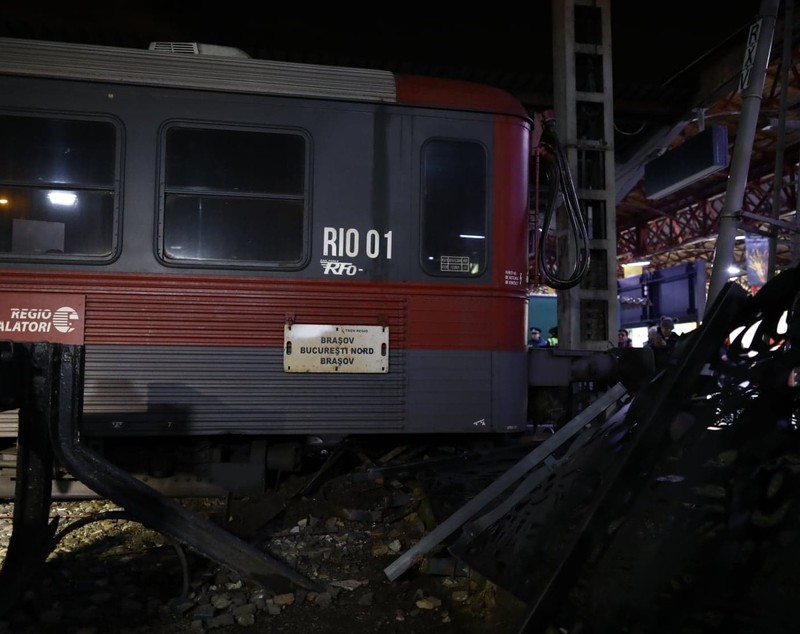 FOTO | Incident grav în Gara de Nord! Un tren nu a frânat la timp și aproape a intrat pe peronul central