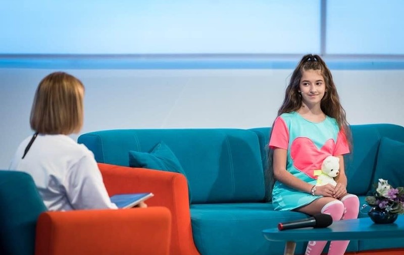 Marina Almăşan are un nou coprezentator. Cine e micuţa Sara şi ce va face în emisiunea „Femei de 10, bărbaţi de 10”