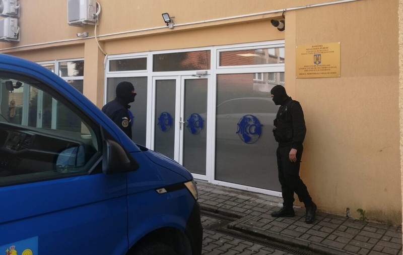 Cine plătește după ce justiția bate toba: statul achită daune de mii de euro pentru arestări nelegale, într-un dosar deschis acum șapte ani de DIICOT Caraș-Severin