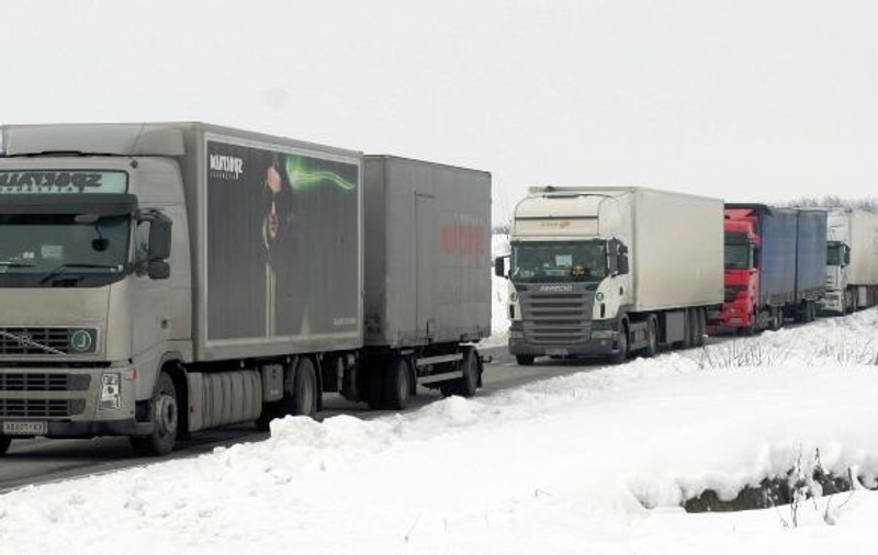 Bulgarii ne-au blocat 200 de TIR-uri în vamă