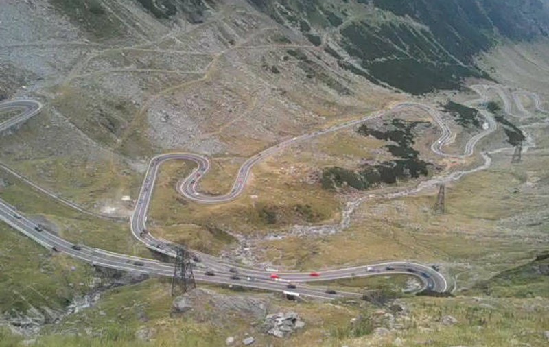 Traficul pe Transfăgărăşan a fost blocar din cauza unei alunecări de teren