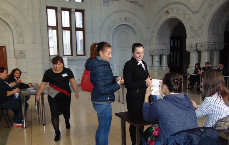 Alegeri prezidențiale în Republica Moldova. Mii de oameni votează la Galați