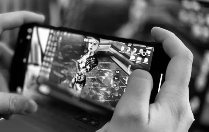 Atenție cu cine vorbiți pe internet! Un bărbat din Alba, șantajat de hackeri din Coasta de Fildeș, pe Facebook Messenger