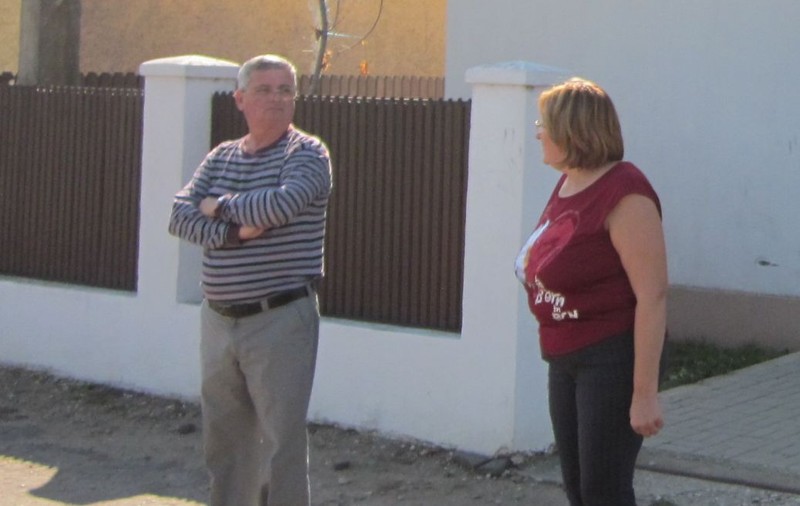 EXCLUSIV | Se întâmplă ÎN ROMÂNIA! Un preot dintr-un sat buzoian are firmă de pompe funebre în curtea casei | VIDEO cu CAMERA ASCUNSĂ