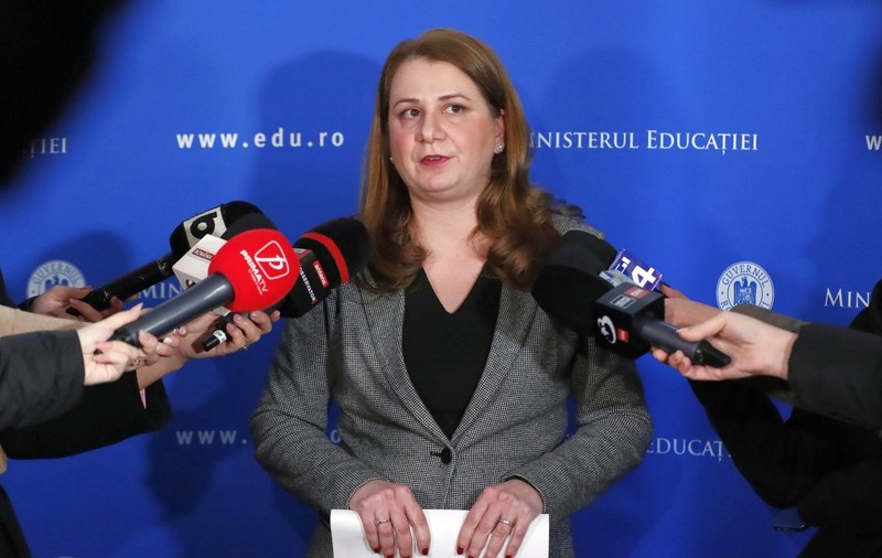 Subiectele la Bacalaureat nu vor fi adaptate pentru elevii cu cerinţe educaţionale speciale, spune ministrul Deca