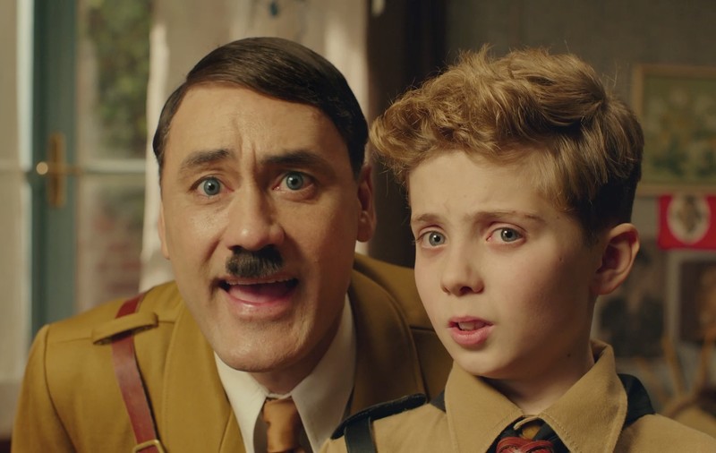 Cronică de film | „Jojo Rabbit” amintește că ne naștem cu sufletul curat. Comedia nominalizată la Oscar îl reduce pe Hitler la o caricatură