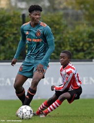 David Easmon (stânga)