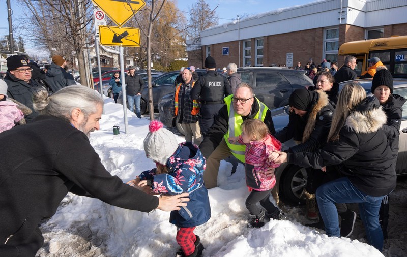 Doi copii morți și mai mulți răniți, după ce un autobuz a intrat într-o grădiniţă, în Canada. Șoferul a fost arestat
