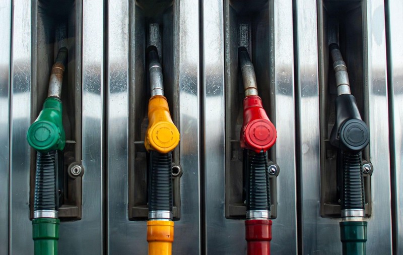 Prelungirea plafonării prețurilor la carburanți cu trei luni a ajuns pe masa Parlamentului: „Fac apel la toate partidele să vină să susțină acest proiect”