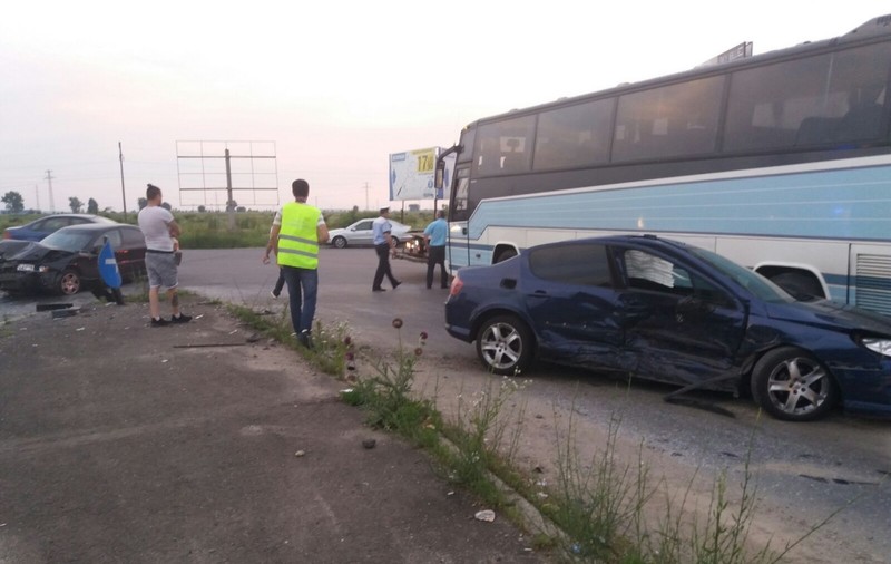 UPDATE: Două femei, rănite în urma accidentului de pe DN1. Coșmar la final de excursie pentru zeci de copii