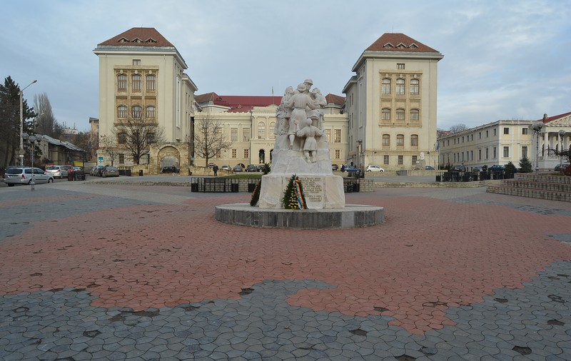 UMF Iaşi stă pe un butoi cu pulbere! Legături misterioase între decanul de la Medicină Dentară şi DNA