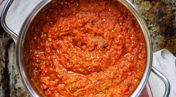 Cum îți dai seama când zacusca este fiartă suficient. Sursă foto: Shutterstock
