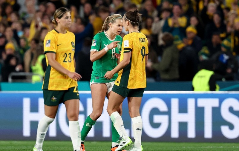O vedetă de la Cupa Mondială de fotbal feminin a refuzat să dea mâna cu adversara, după ce aceasta a plecat în vacanță cu fosta ei iubită