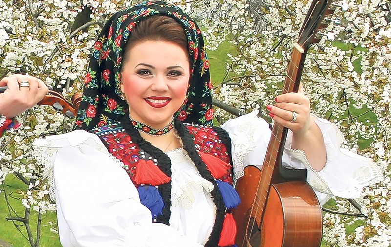 Cornelia Rednic: "Spăl cămăşile populare doar în lighean!"