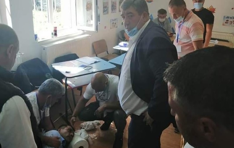 Primarul din Ștefăneștii de Jos, acuzat că ar fi lovit un bărbat în secția de vot, se apără: „Omului i s-a făcut rău”