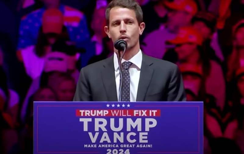 Comediantul Tony Hinchcliffe, val de glume rasiste la mitingul lui Trump din New York. Republicanii s-au delimitat de ele I VIDEO