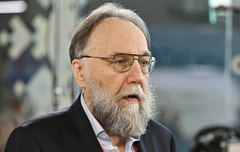 Aleksandr Dughin îi transmite lui Vladimir Putin să nu accepte pacea în Ucraina: „Pentru ruși ar fi o înfrângere”