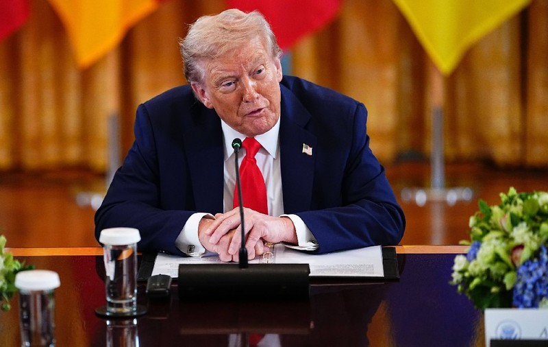 Donald Trump amenință televiziunile ABC și NBC cu pierderea licențelor, supărat că relatările despre el sunt negative