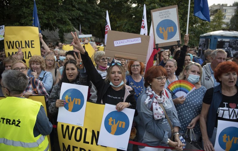 O controversată lege a presei, care a atras criticile SUA și ale jurnaliștilor locali, testează coaliția de guvernare de la Varșovia