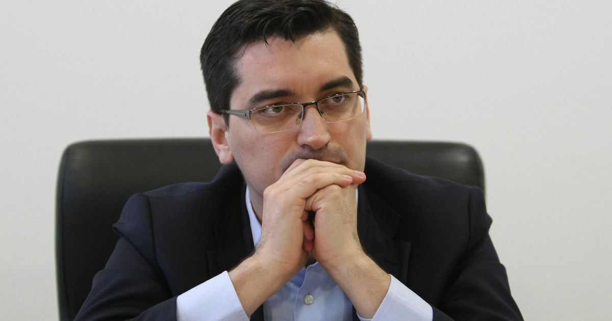 Burleanu nu ştie pe unde să scoată cămaşa