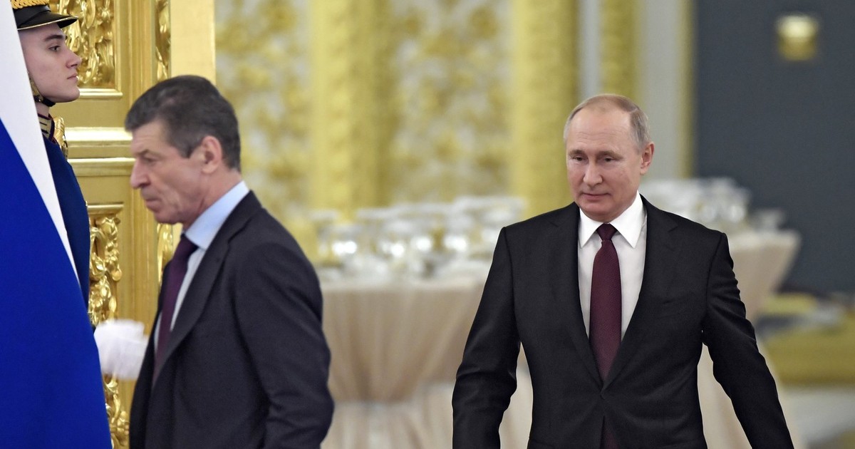 Dmitri Kozak (stânga), cu spatele la Vladimir Putin Foto: Profimedia
