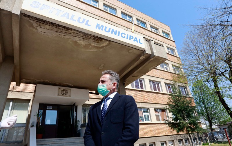 Un singur medic infecţionist, pensionar, la Spitalul Municipal din Râmnicu Sărat. Managerul unităţii: "Avem nevoie de medici şi de medicamente"