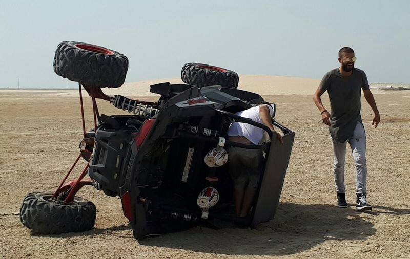 Gerard Pique s-a răsturnat cu un ATV în deșert. Fii atent la strigătul din momentul căzăturii | VIDEO