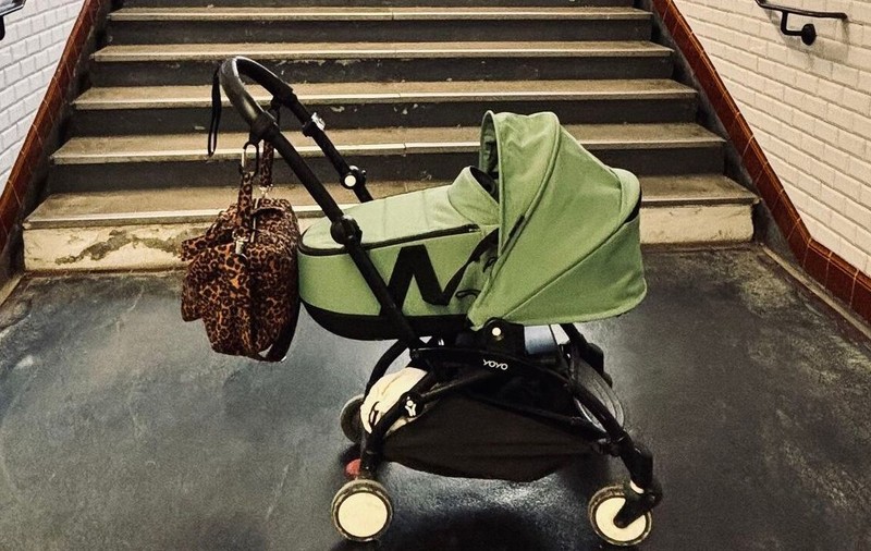 Fotografia făcută de o mamă în metroul din Paris care a devenit virală: „Nu te ajută nimeni”