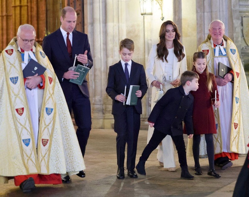 Prințul Louis, în centrul atenției la concertul de Crăciun al lui Kate Middleton. Ce năzbâtie a făcut fiul prințului William