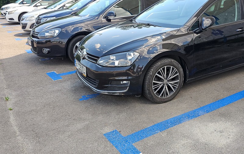 Locuri de parcare în Brașov, scoase la licitație de primărie: „La sala de sport a Școlii Gimnaziale nr.1"
