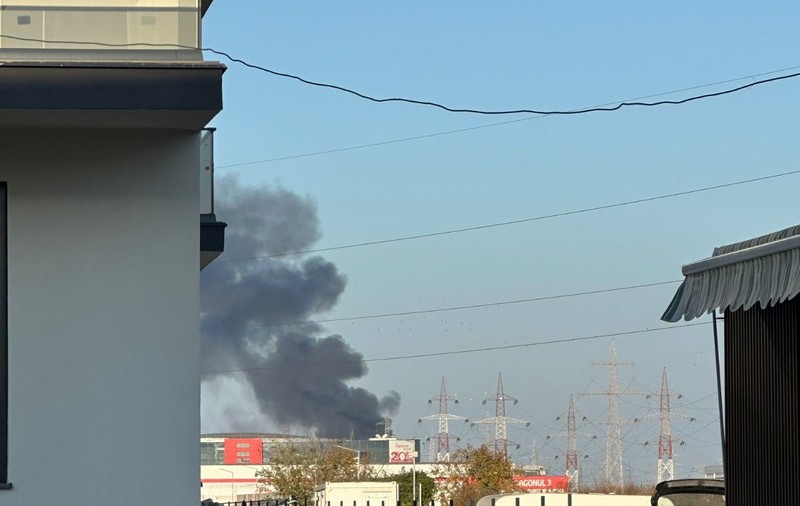 Incendiu puternic lângă București, în Voluntari. A fost emis mesaj RO-Alert