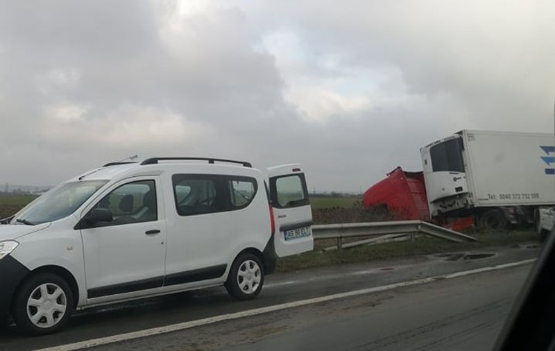 Accident pe Autostrada A 1, pe sensul București către Pitești. Se circulă pe o bandă