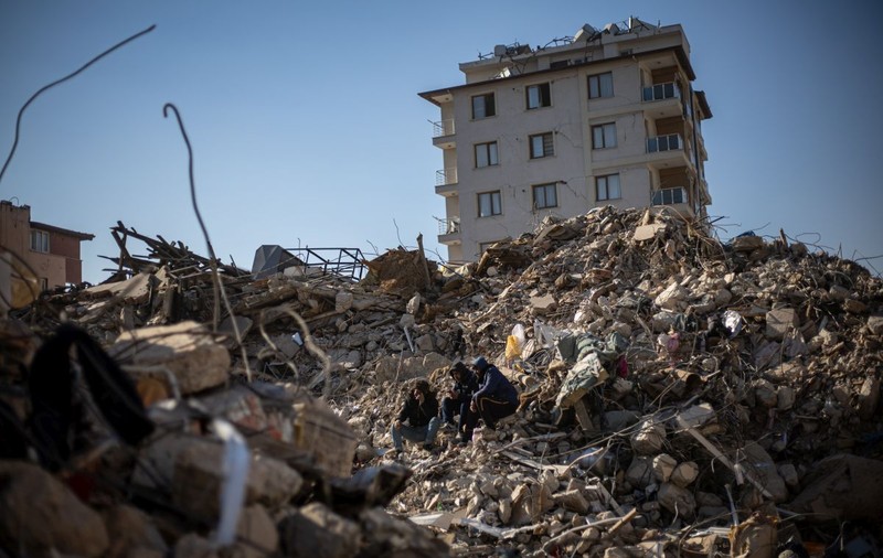 Patru persoane au fost salvate de sub dărâmături în Turcia, în timp ce eforturile de căutare continuă la peste 200 de ore de la seisme
