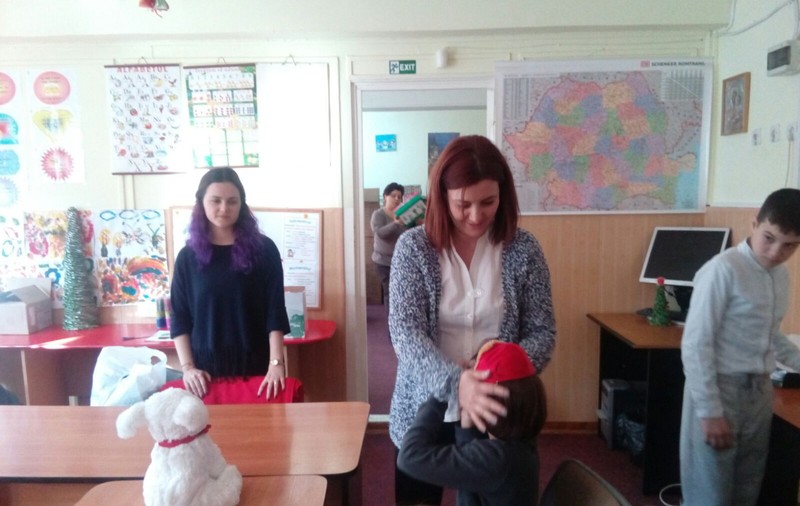 REPORTAJ/Au parte doar uneori de o masă caldă pe zi și îl așteaptă cu înfrigurare pe Moș Crăciun| FOTO