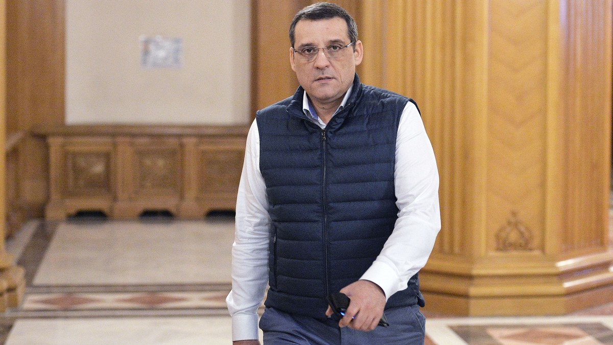 Poziția primăriei Sectorului 6 despre ”gardul cu brevet”: ”Toate licitațiile sunt verificate și se desfășoară conform normelor în vigoare”. Gabriel Mutu în vestă, în Parlament