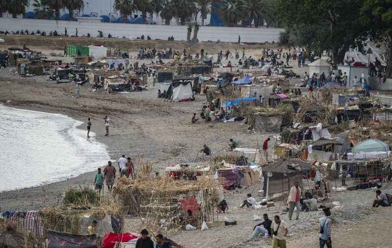 Un localnic din Ceuta descrie starea de tensiune din exclava spaniolă: „De când e normal să mergi înarmat pe stradă?”