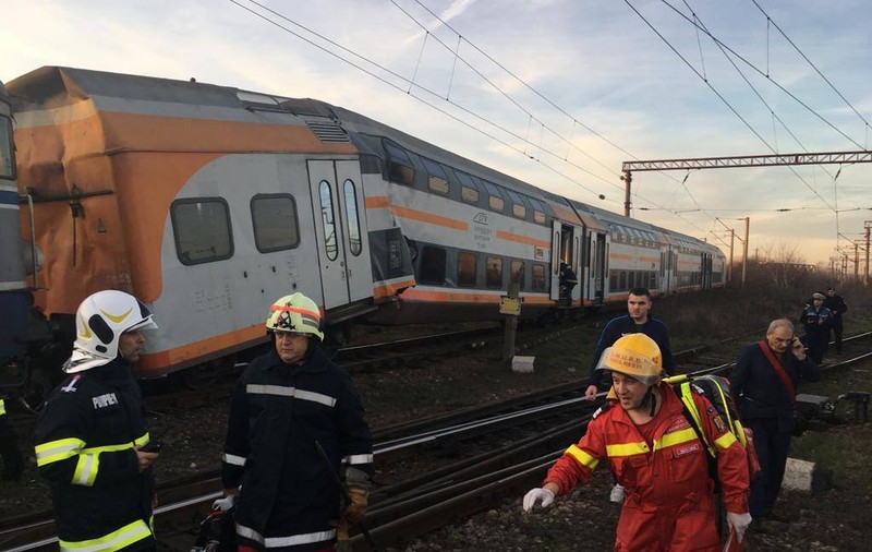CFR anunță redeschiderea circulației în zona unde s-au ciocnit două trenuri