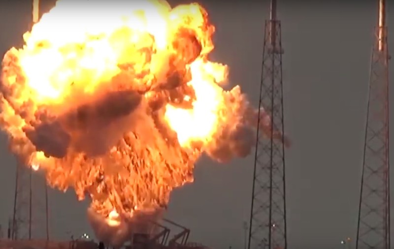 Imagini uluitoare de la explozia unei rachete lansată de SpaceX | VIDEO