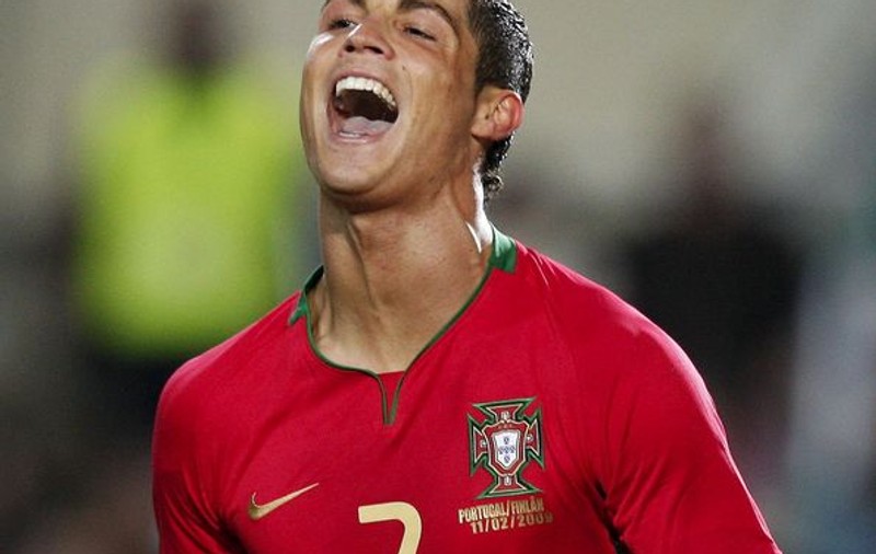 Mama fiului lui Ronaldo este...o chelneriţă