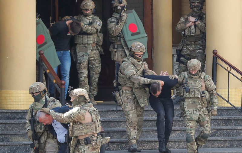 Membrii unei grupări care pregăteau revolte în masă, arestați în Ucraina