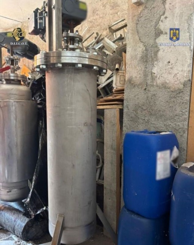 Unul dintre cele mai mari laboratoare de droguri sintetice din România, descoperit în Brașov. Ce au găsit acolo procurorii DIICOT 