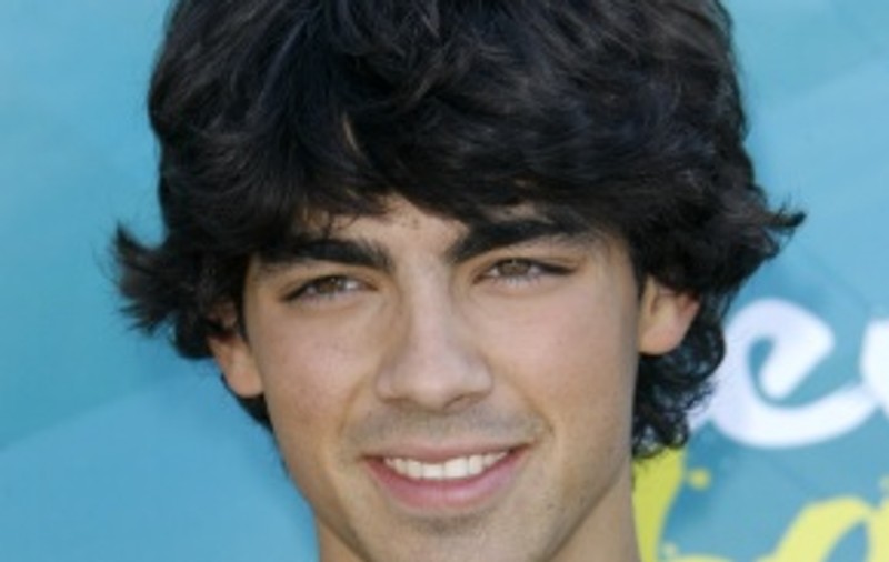 Joe Jonas se întâlneşte cu ”fosta” pe platourile de filmare