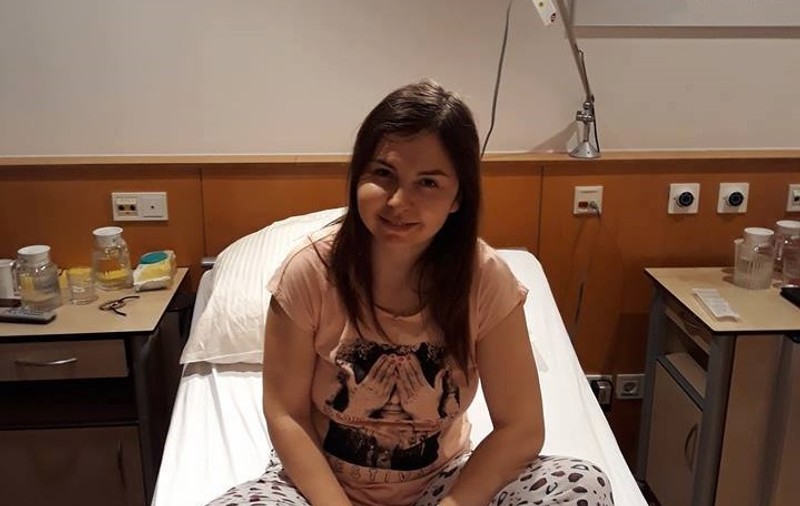 Tânăra polițistă din Vrancea diagnosticată cu tumoare cerebrală a fost operată și are o șansă la viață